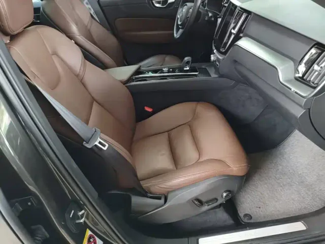 Volvo XC60 — Фото автомобиля 24