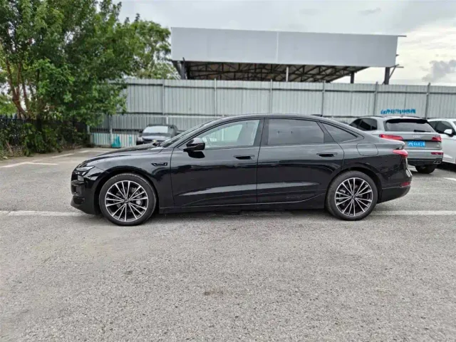 Audi A6L e-tron — Фото автомобиля 3