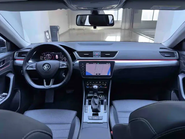 Skoda Superb — Фото автомобиля 20