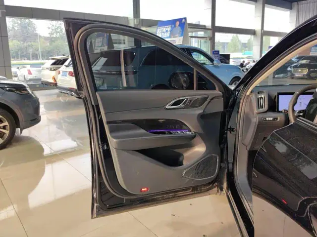 Hongqi HS3 — Фото автомобиля 7
