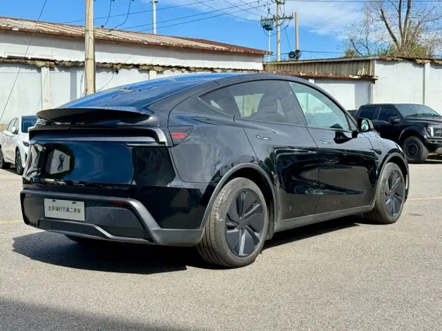 Tesla Model Y — Фото автомобиля 4
