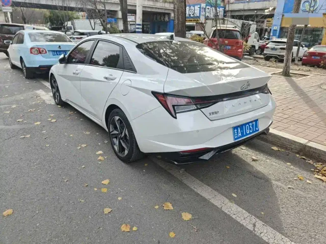 Hyundai Elantra — Фото автомобиля 7