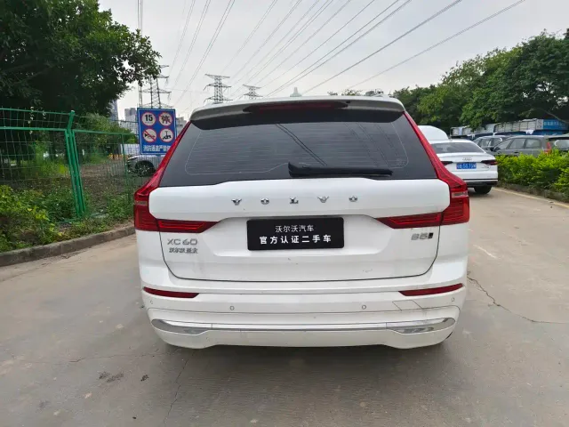 Volvo XC60 — Фото автомобиля 7