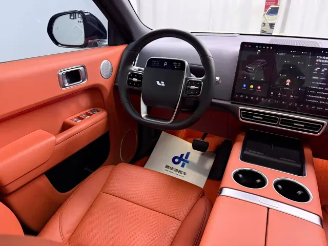 Li Auto L8 — Фото автомобиля 8