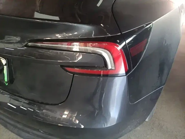 Tesla Model 3 — Фото автомобиля 7