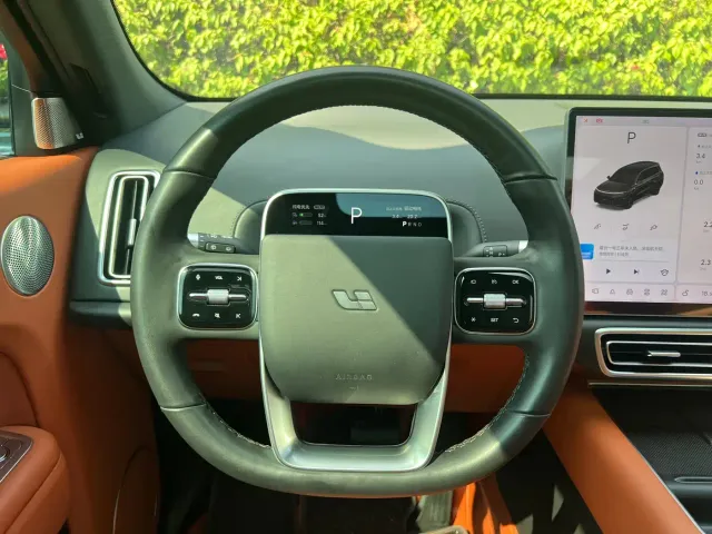 Li Auto L7 — Фото автомобиля 11