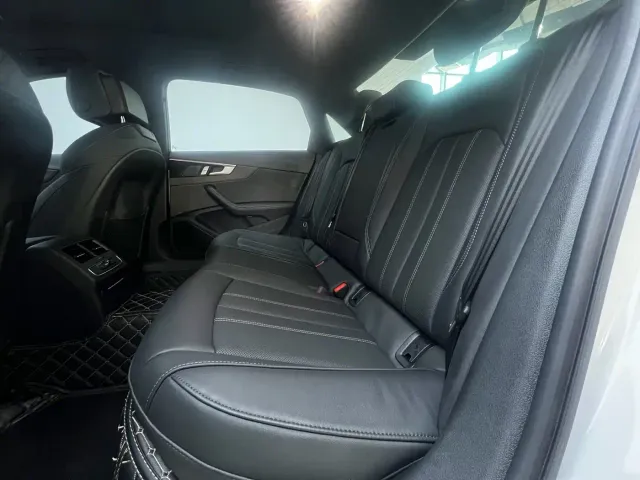 Audi A4L — Фото автомобиля 12
