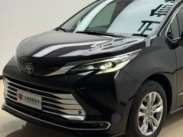 Toyota Sienna — Фото автомобиля 7