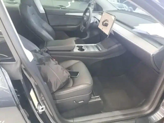 Tesla Model Y — Фото автомобиля 24