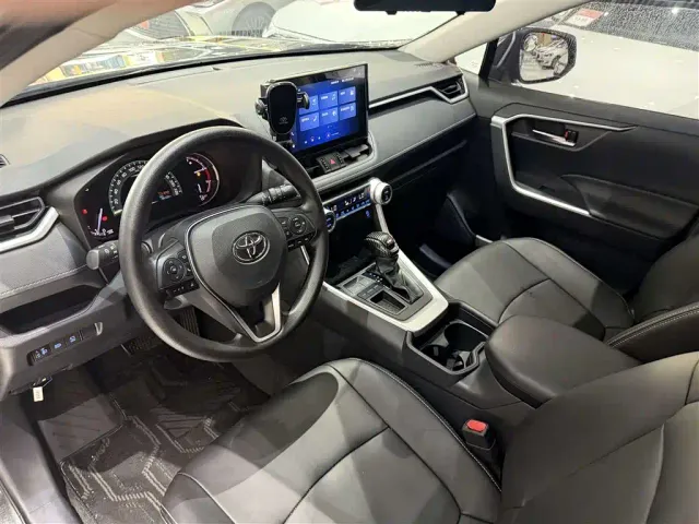 Toyota RAV4 — Фото автомобиля 10
