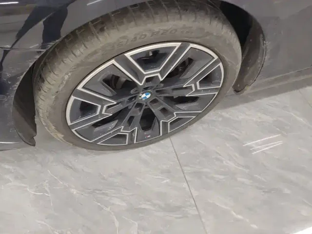 BMW 5 Series — Фото автомобиля 22