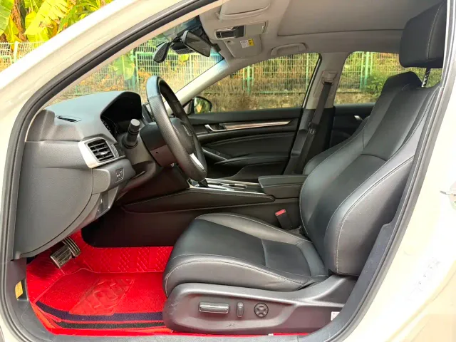 Honda Accord — Фото автомобиля 3