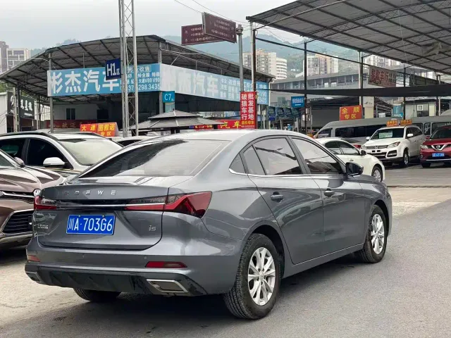 Roewe i5 — Фото автомобиля 4