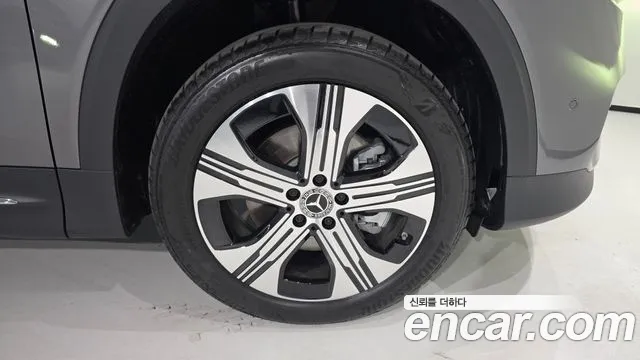 Mercedes-Benz EQB — Фото автомобиля 4