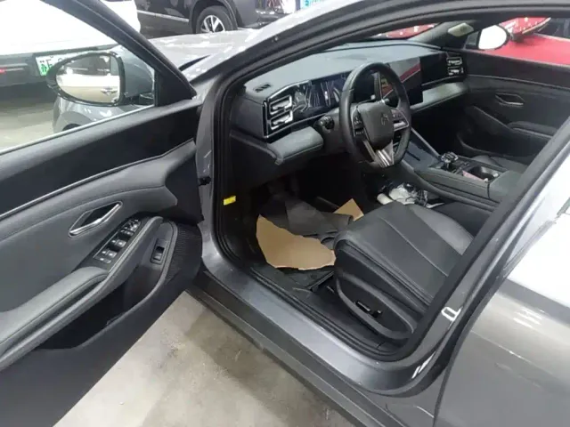 BYD Qin L — Фото автомобиля 15