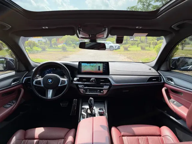BMW 5 Series — Фото автомобиля 8