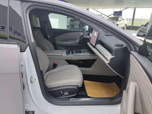 Geely Galaxy Xingyao 8 — Фото автомобиля 8