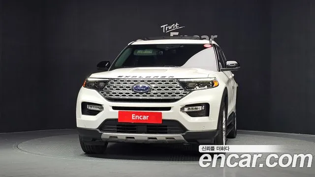 Ford Explorer — Фото автомобиля 3