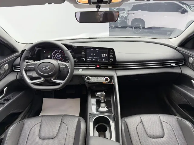 Hyundai Elantra — Фото автомобиля 11
