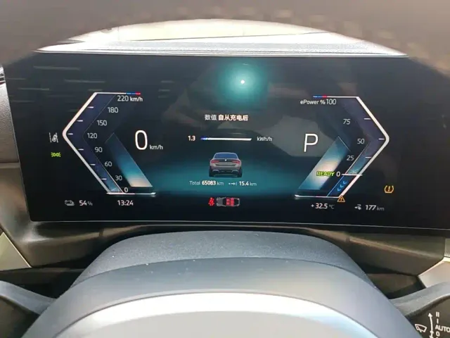 BMW i4 — Фото автомобиля 11