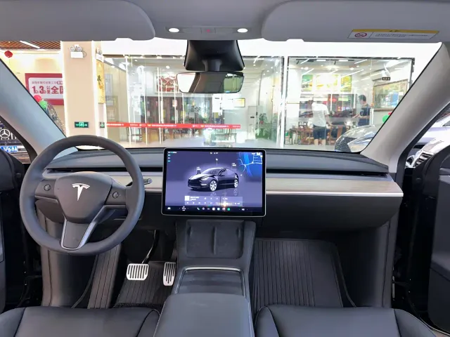 Tesla Model Y — Фото автомобиля 14