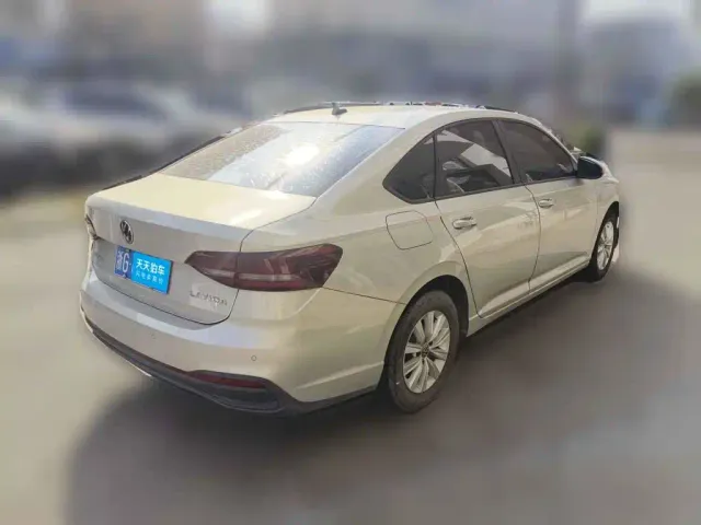 Volkswagen Lavida — Фото автомобиля 5