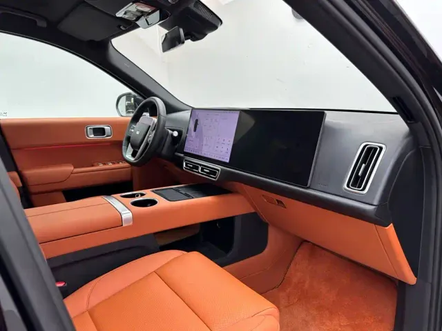 Li Auto L8 — Фото автомобиля 11