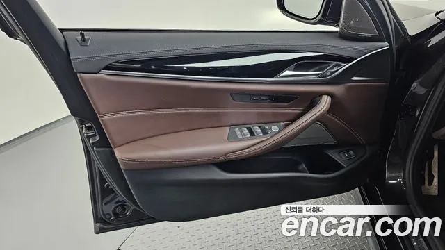 BMW 5 Series G30 — Фото автомобиля 13