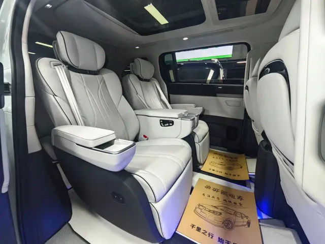 Xpeng X9 — Фото автомобиля 15