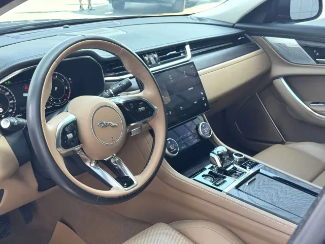 Jaguar XFL — Фото автомобиля 4