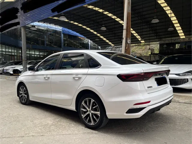 Geely Emgrand — Фото автомобиля 12