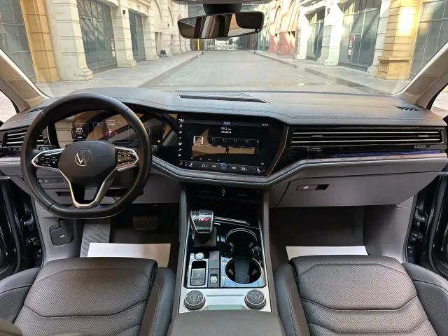Volkswagen Touareg — Фото автомобиля 8