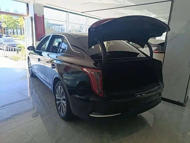 Hongqi E-QM5 — Фото автомобиля 4