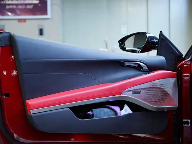 Lotus Emira — Фото автомобиля 11