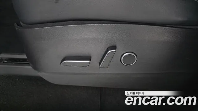 Tesla Model Y — Фото автомобиля 15