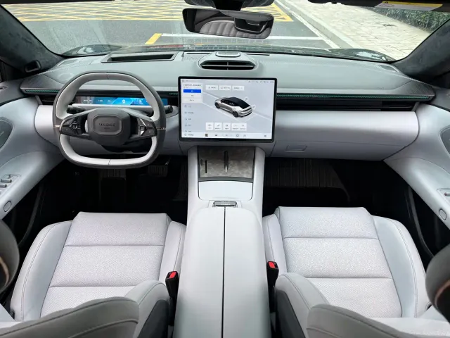 Lynk & Co Z10 — Фото автомобиля 15