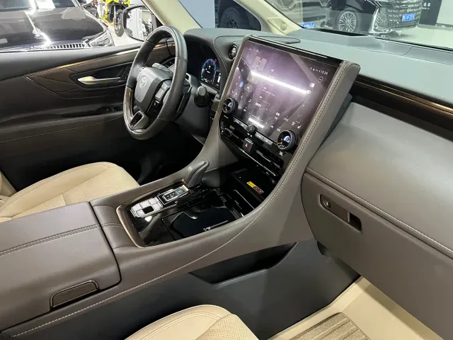 Toyota Alphard — Фото автомобиля 21