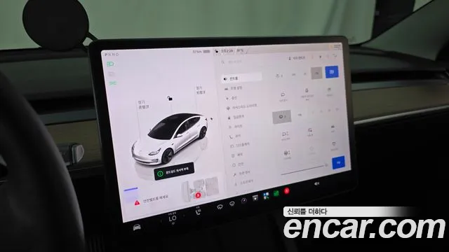 Tesla Model 3 — Фото автомобиля 24