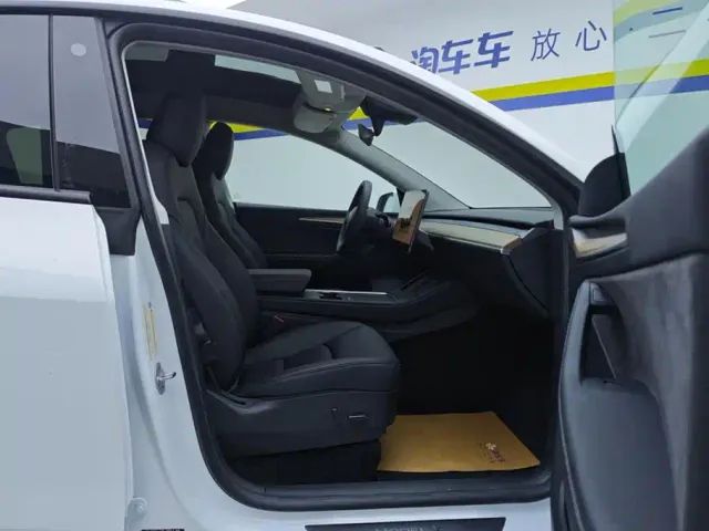 Tesla Model Y — Фото автомобиля 8