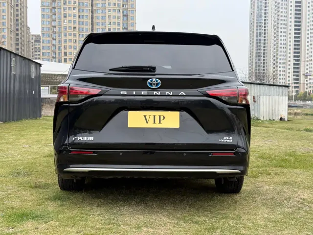 Toyota Sienna — Фото автомобиля 5
