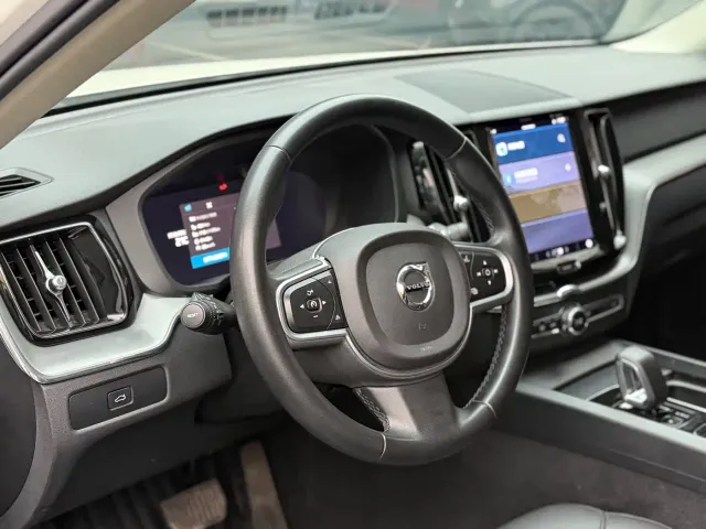 Volvo XC60 — Фото автомобиля 4