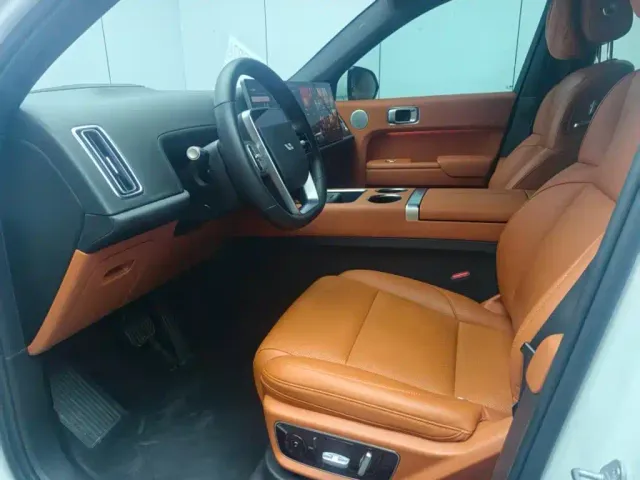 Li Auto L7 — Фото автомобиля 8