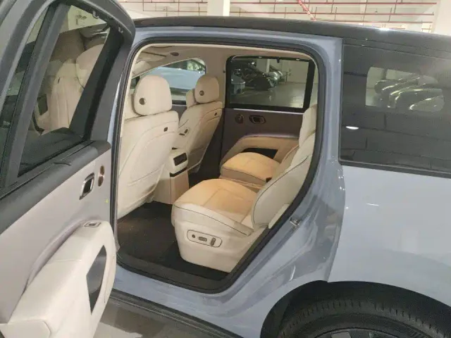 Li Auto i8 — Фото автомобиля 3