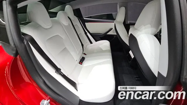 Tesla Model 3 — Фото автомобиля 11