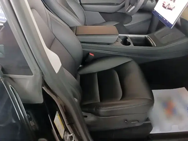 Tesla Model Y — Фото автомобиля 24