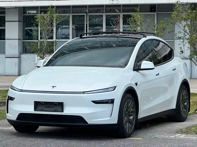 Фотография автомобиля — Tesla Model Y L
