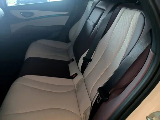 BYD Seal 07 DM-i — Фото автомобиля 16
