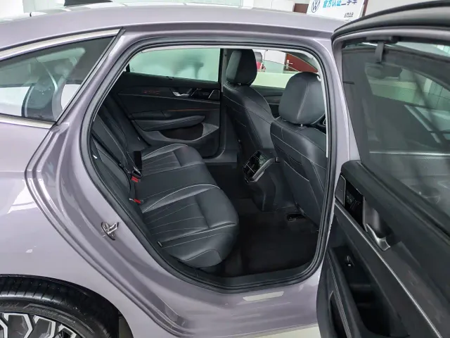 Volkswagen Passat — Фото автомобиля 12