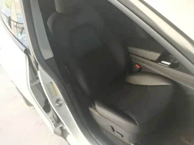 Tesla Model Y — Фото автомобиля 24