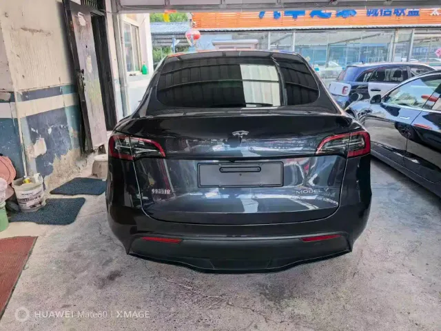 Tesla Model Y — Фото автомобиля 8